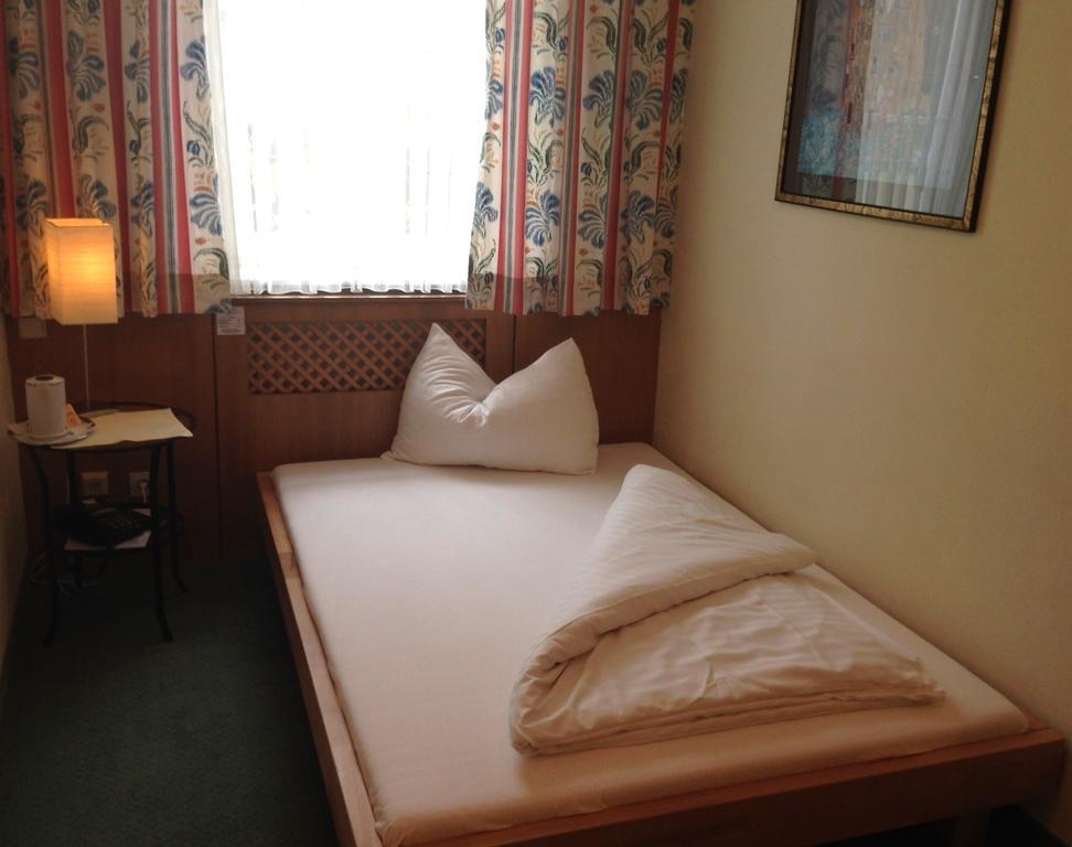 Hotel Pension Alte Muehle Klosterneuburg Oda fotoğraf